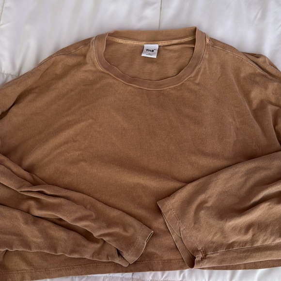 Aritzia TNA Belleville Longsleeve Crop T Shirt Top Size XS Gold Honey Beige - Picture 2 of 3